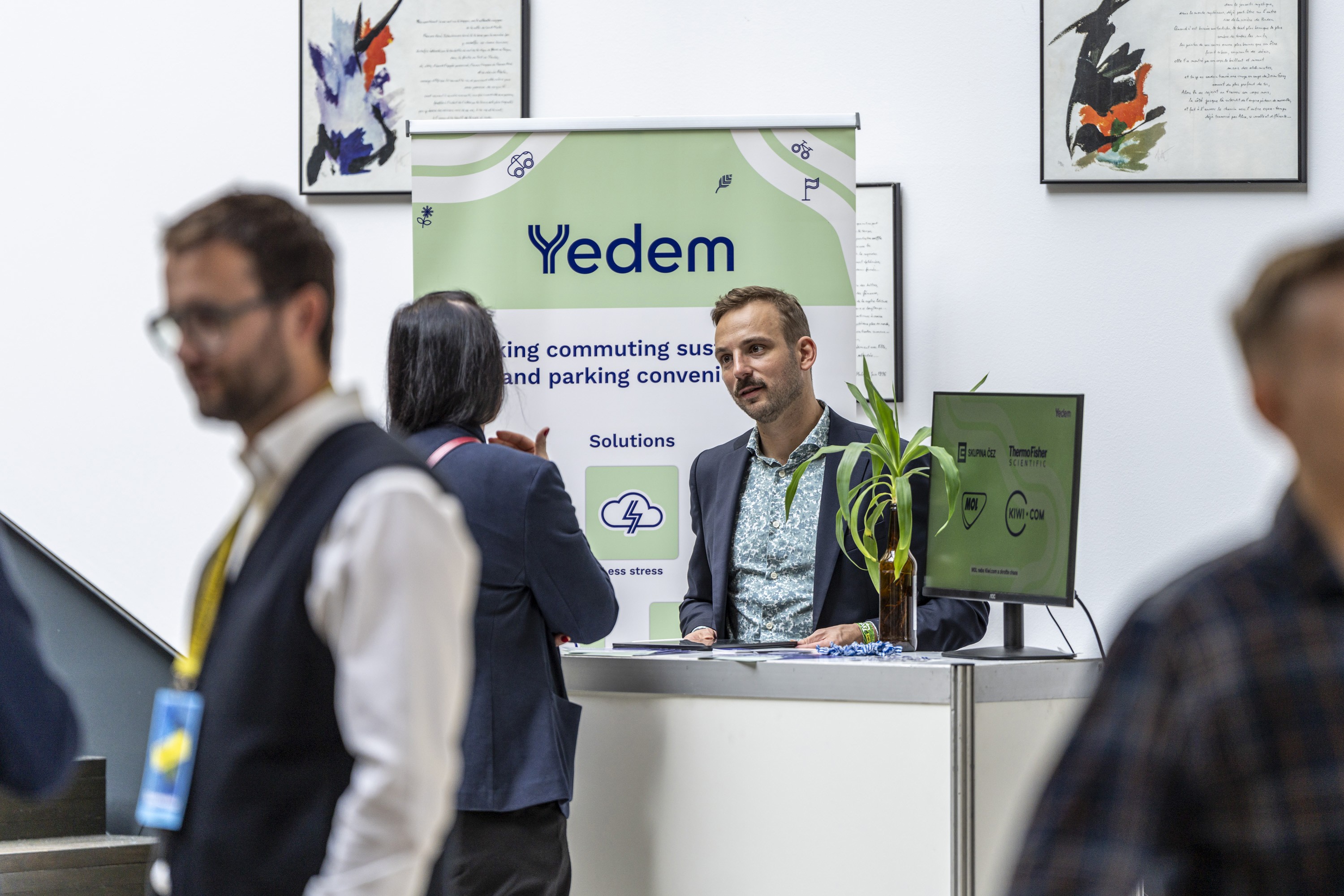 A conversation at an exhibition stand